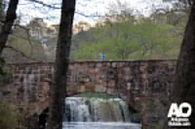 Racers crossing the Davies Bridge shortly after the start.