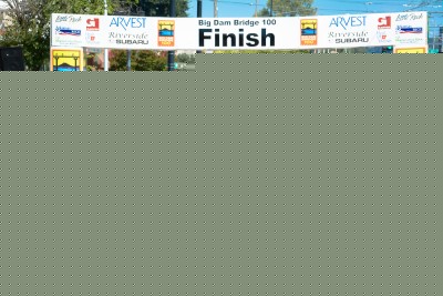 Some of the faster 100 milers coming in through the finish.