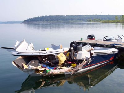 WRECKED FIBERGLASS SKI BOAT