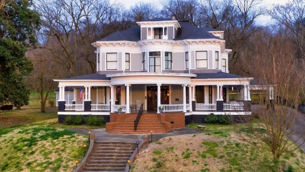 The Edwardian Inn, Helena, AR. (photo courtesy of the Edwardian Inn)
