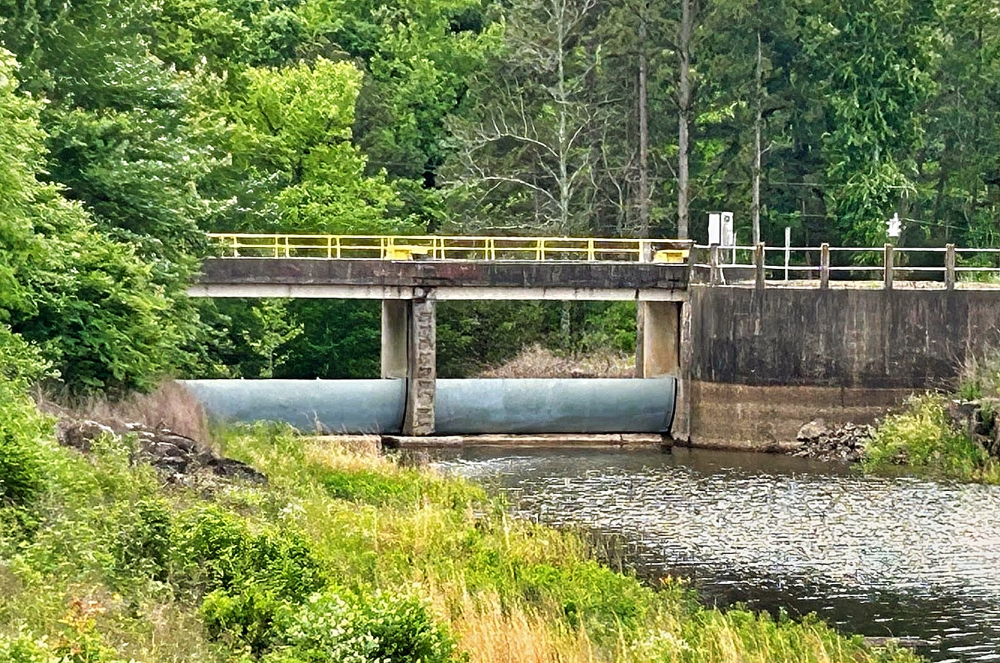Two radial gates which help regulate water levels also saw repairs while contractors renovated the main water-control tower and outflow pipe. AGFC photo.